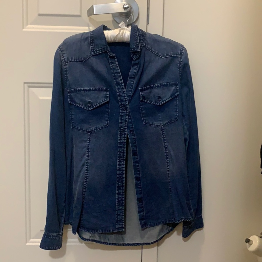 Classic tailored chambray button-down shirt